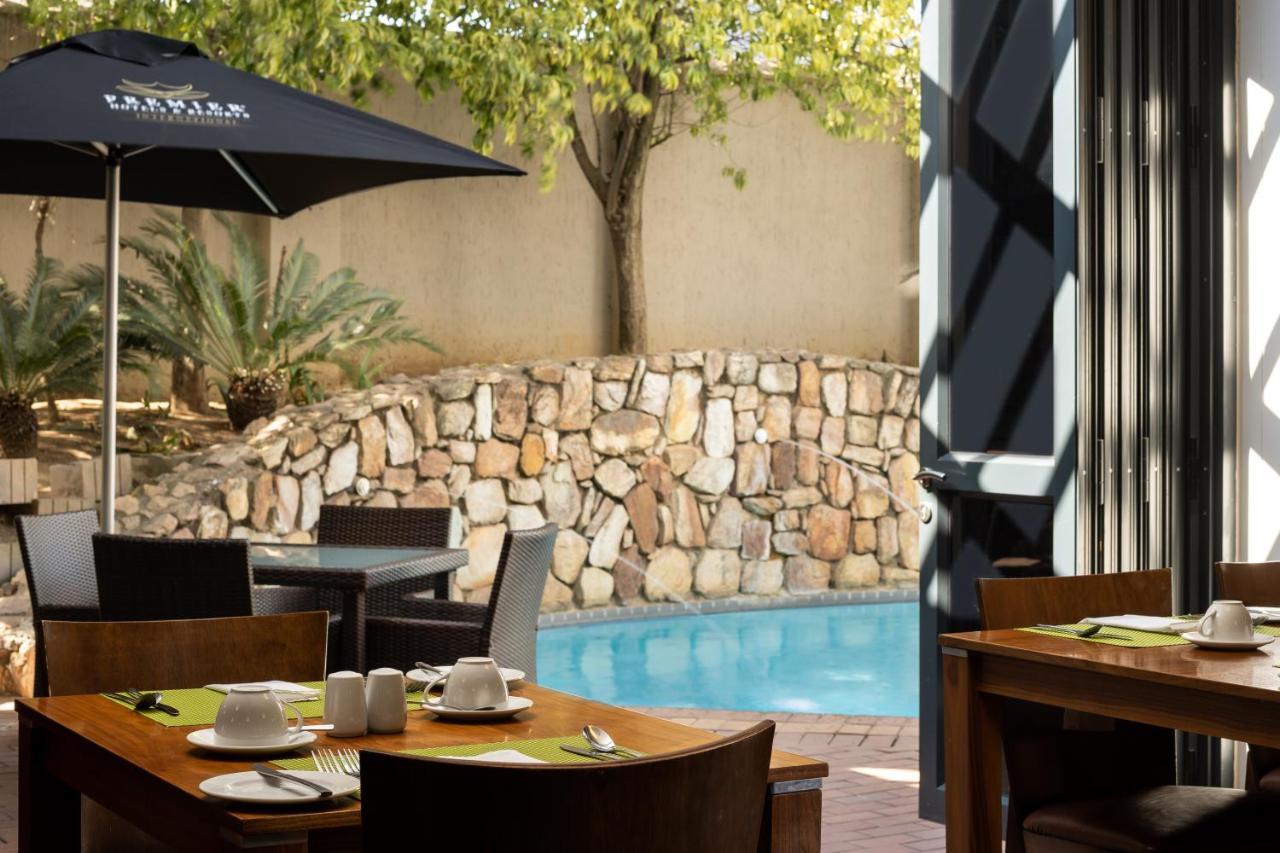 Premier Hotel Midrand Exteriör bild