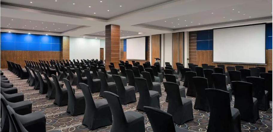 Premier Hotel Midrand Exteriör bild