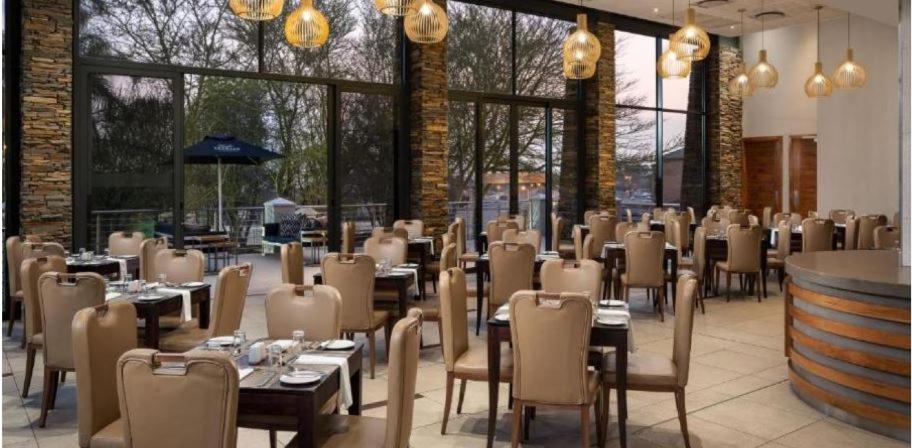 Premier Hotel Midrand Exteriör bild