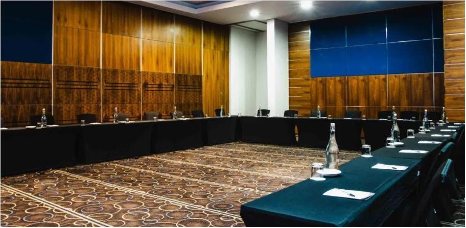Premier Hotel Midrand Exteriör bild